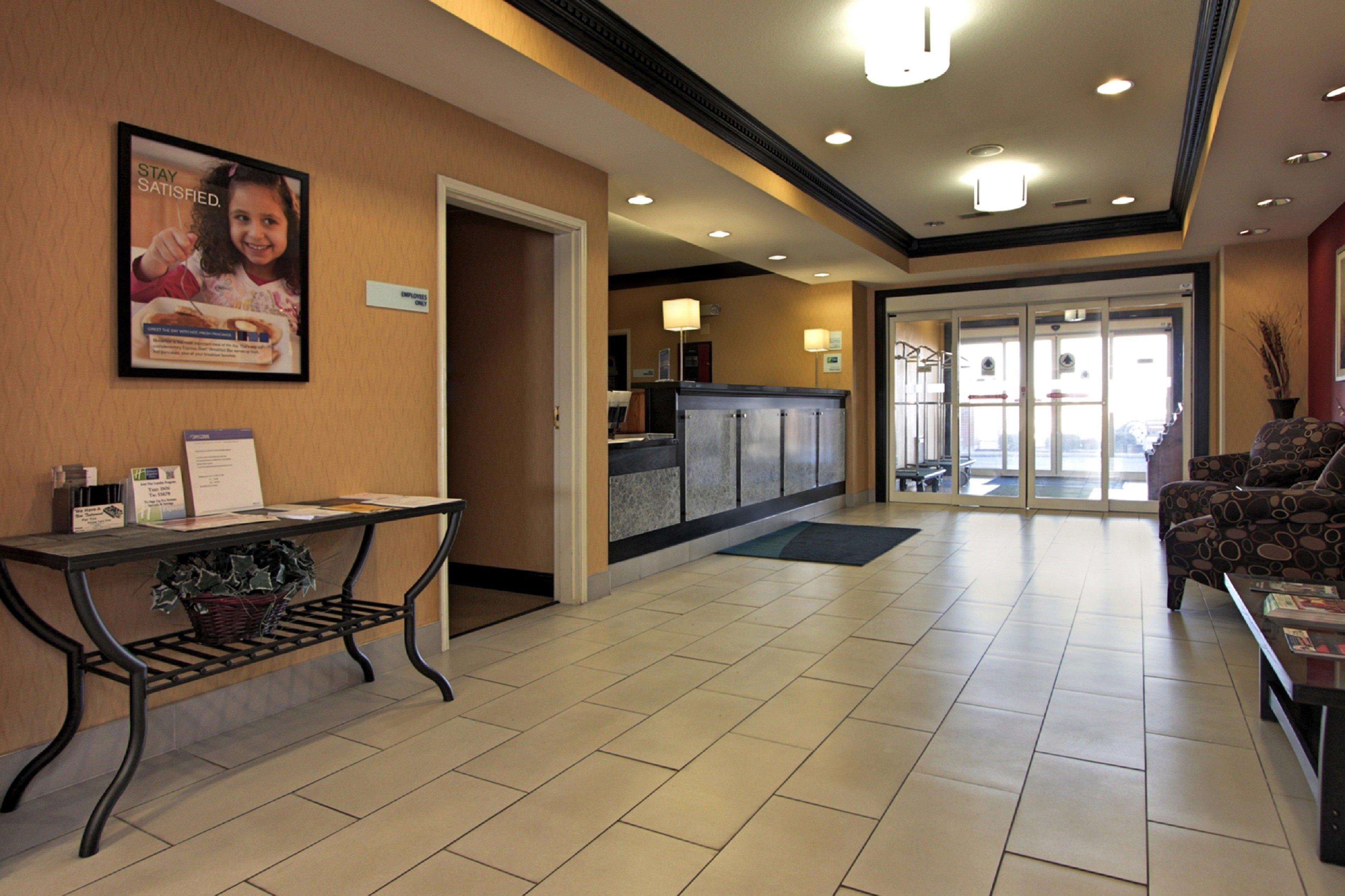 Holiday Inn Express Hotel & Suites Defiance By Ihg Exterior photo